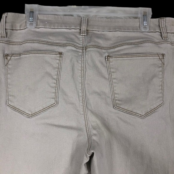 Chicos Perfect Stretch Girlfriend Slim Leg Ankle Jeans Beige SZ 14 - Picture 6 of 7